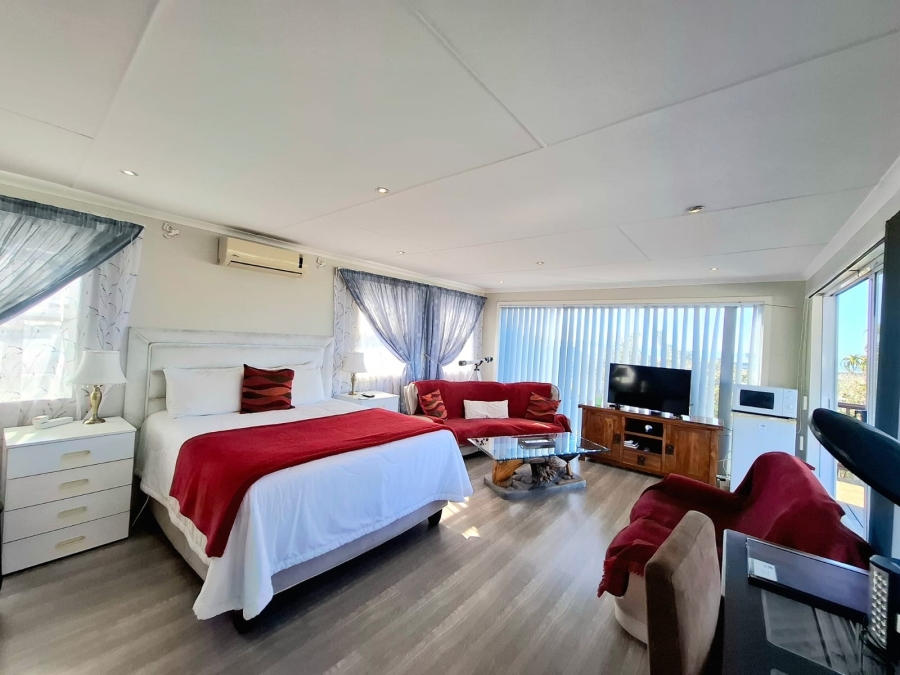 7 Bedroom Property for Sale in Gonubie Eastern Cape